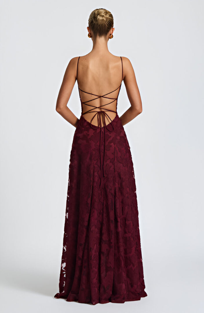 Aurelia Corset Lace Gown „Grație în fiecare privire, putere în fiecare pas.”