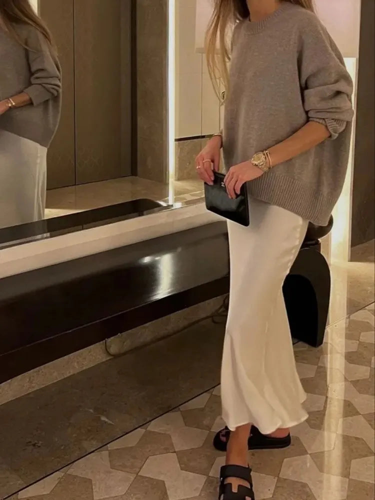 Drew | Fustă midi satinat cu un design elegant și atemporal