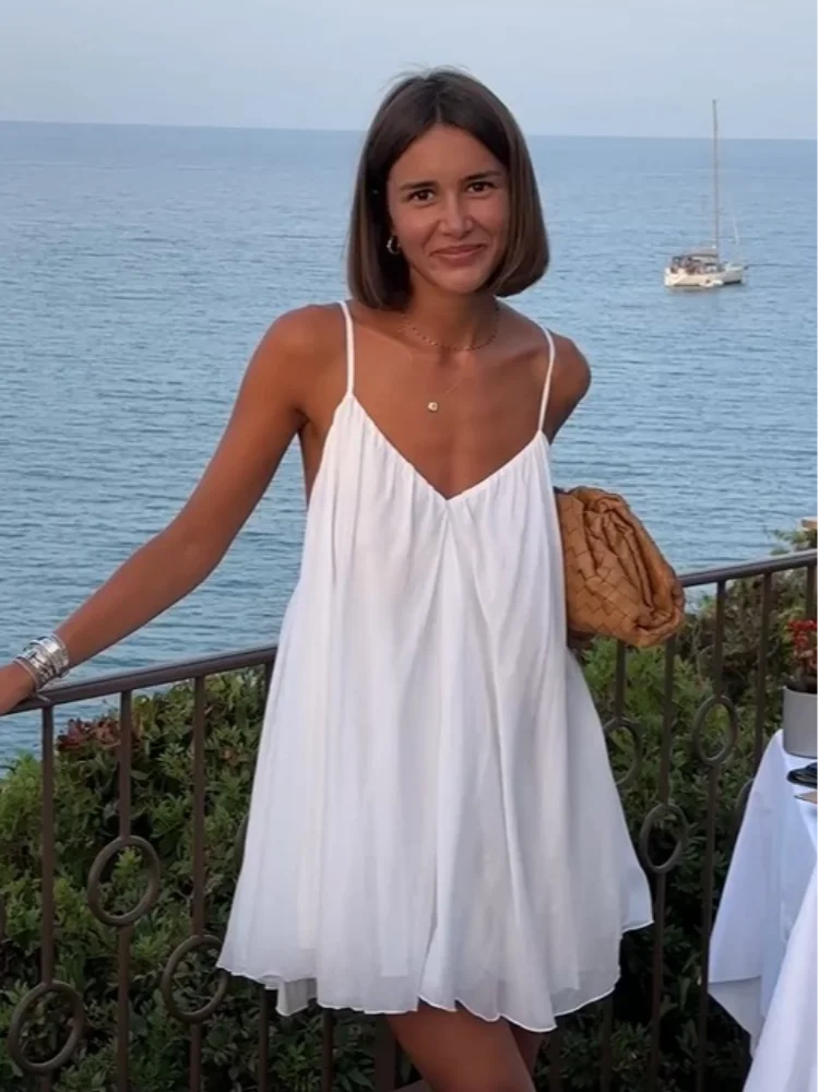 Olive - Rochie Mini de Plajă cu Decupaj în Formă de V și Plisată