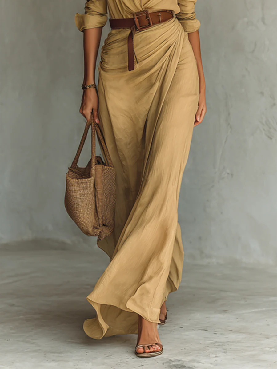 Rochie maxi elegantă cu rever clasic, mâneci lungi și închidere cu un singur nasture.